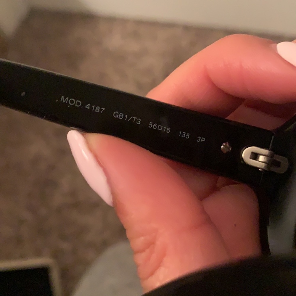 Versace sunglasses 😎 - Picture 3 of 9